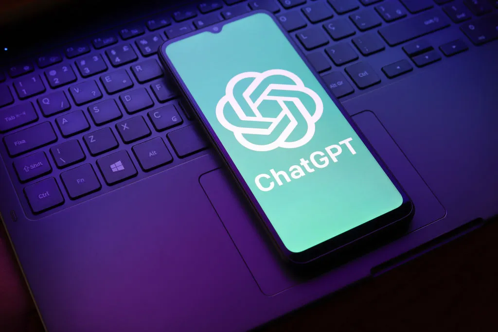 ChatGPT Paid vs. Organic: A Guide to AI Visibility